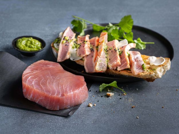 Thunfisch-Baguette mit frischem Meerrettich und Koriander-Wasabi-Mayonnaise