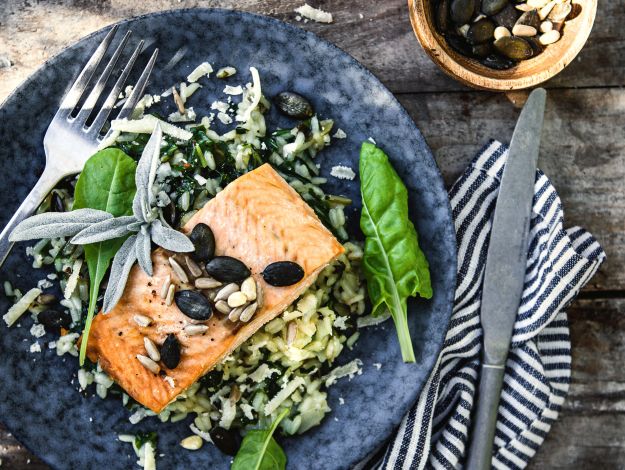 Lachs auf Wirsing-Risotto