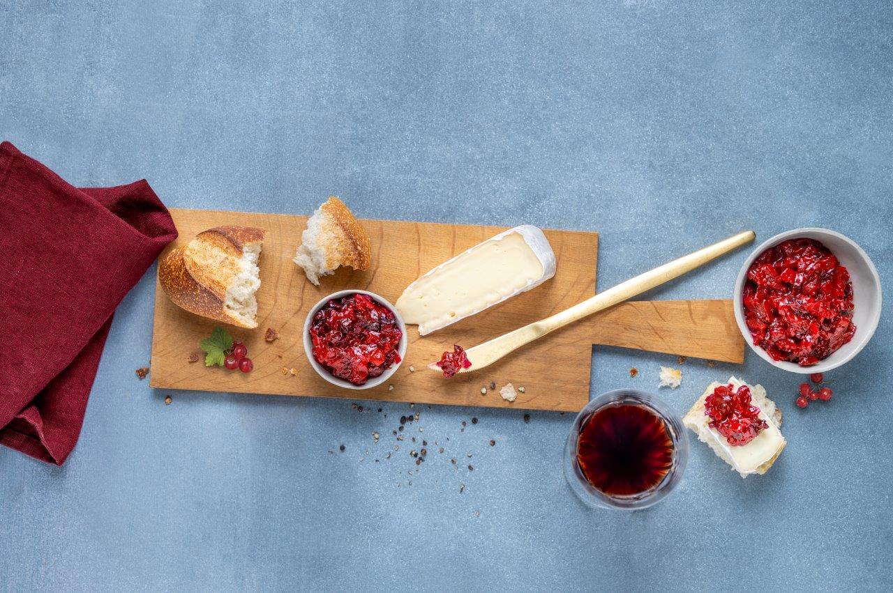 Würziges Johannisbeer-Zwiebel-Chutney - followfood Würziges Johannisbeer-Zwiebel-Chutney - followfood